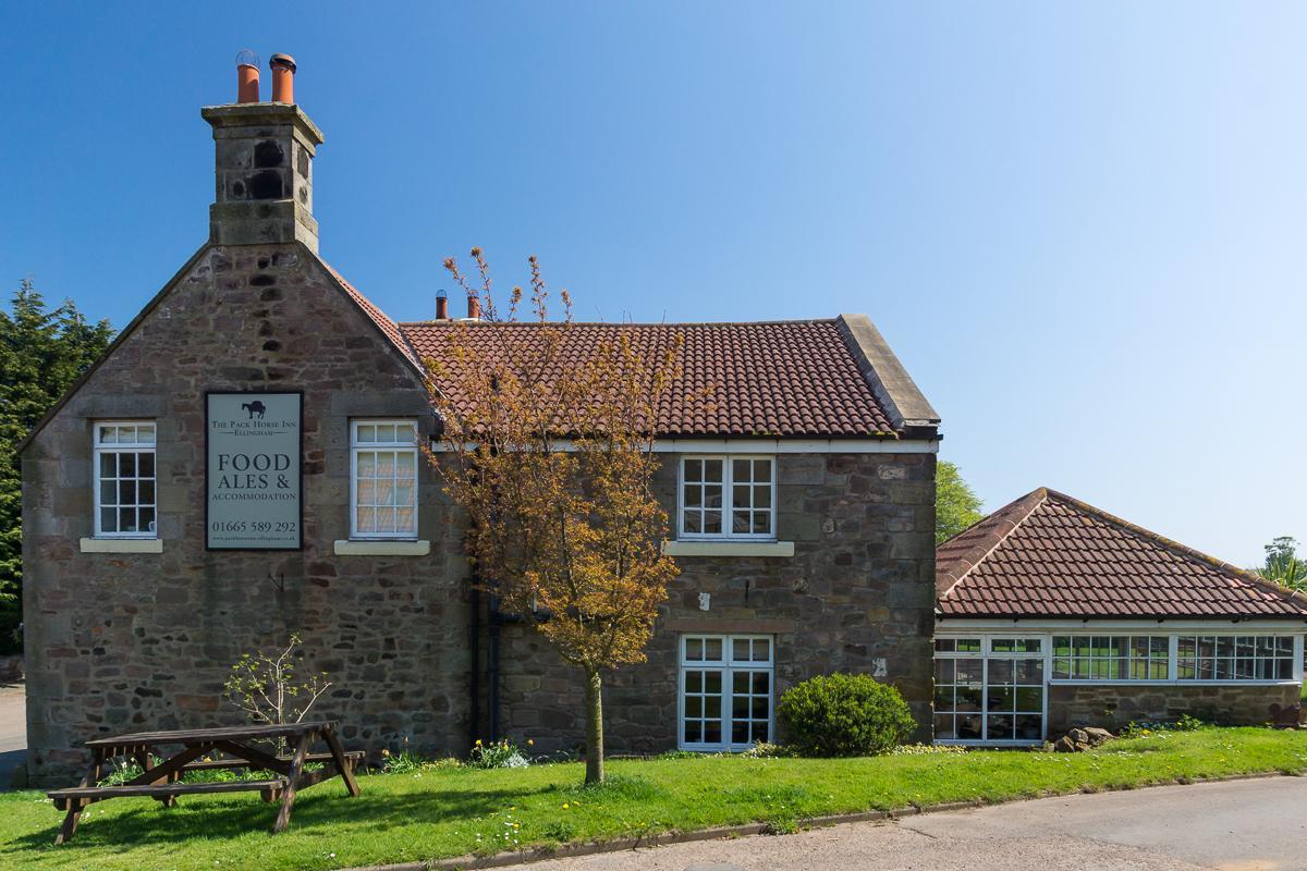 The Pack Horse Inn Chathill Exteriör bild